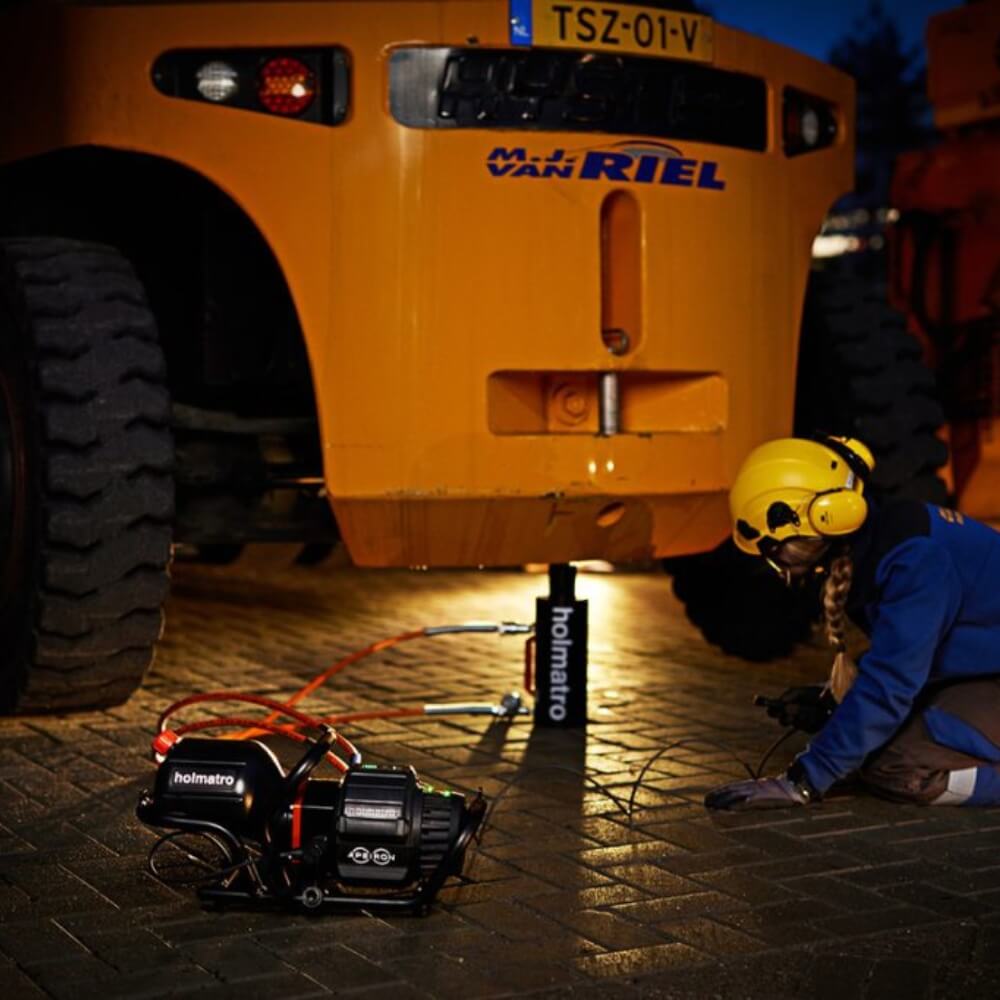 Apeiron Holmatro Battery Pump Double