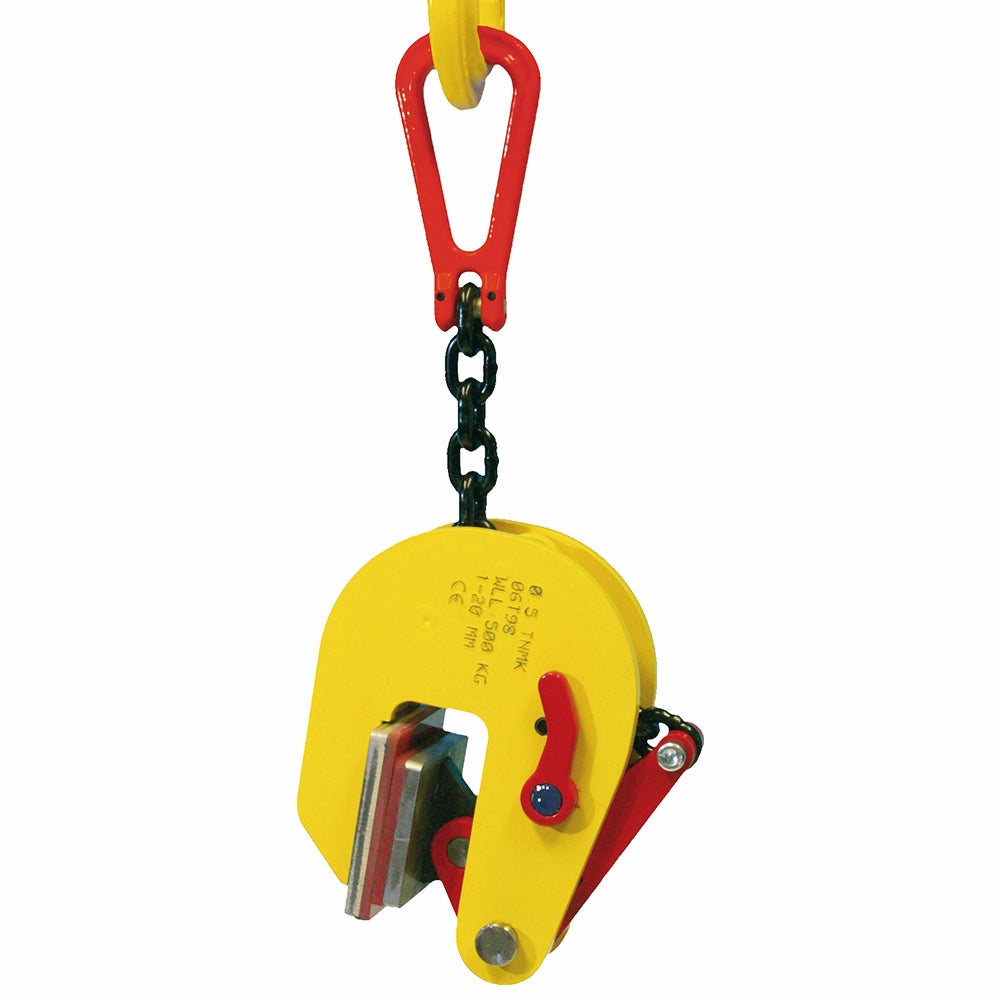 Gul og rød Terrier Løfteklo TNMK hænger fra kæde, med synlige specifikationer på overfladen.