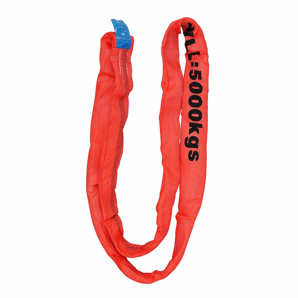 Rødt rundsling med sort syning og tekst "WLL 5000kgs", beregnet til løft op til 5000 kg.