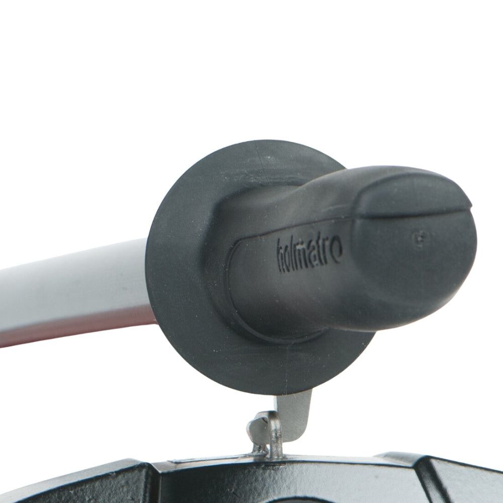 Nærbillede af Holmatro håndpumpe med mærket "holmatro" tydeligt på håndtaget.