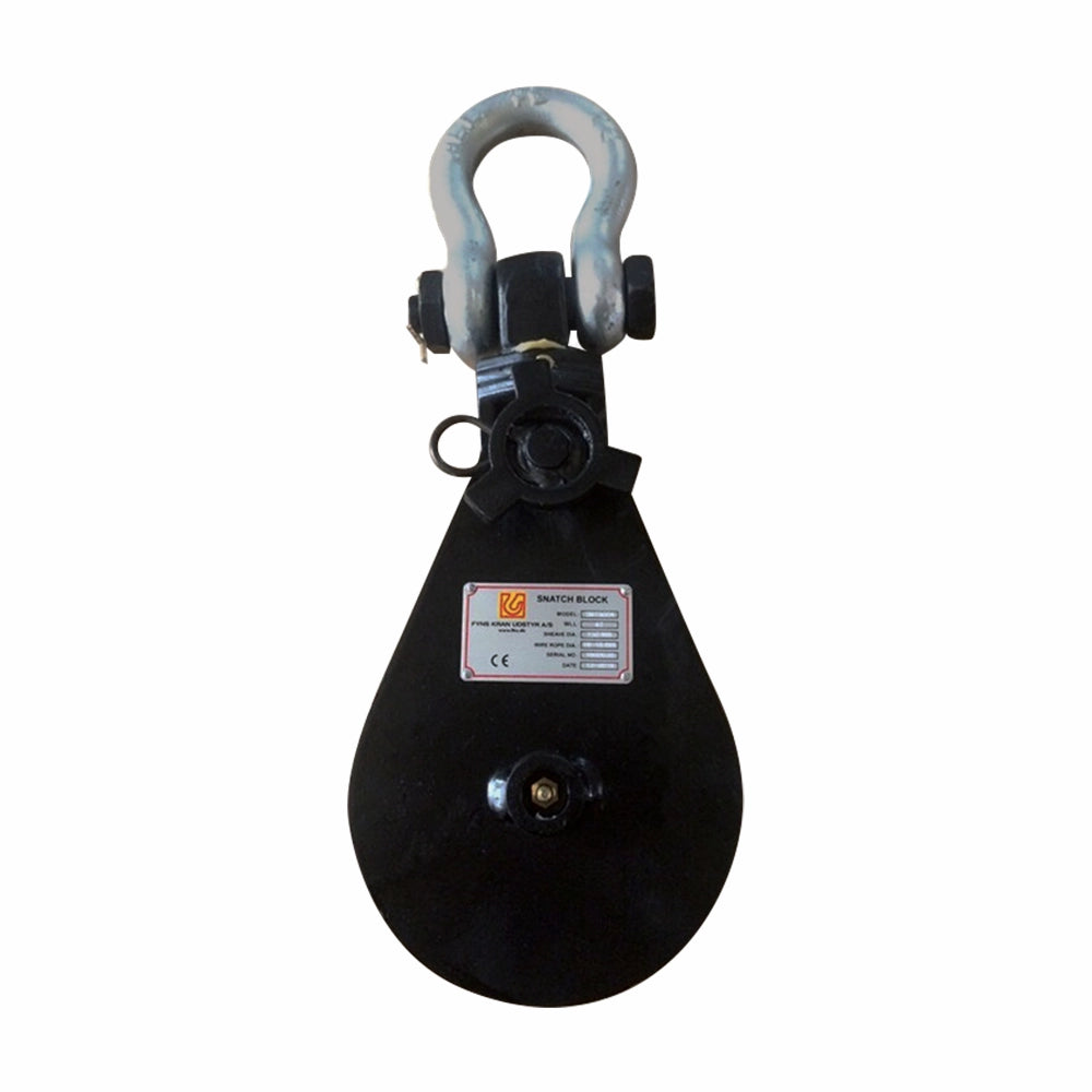 Sort kasteblok med U-formet sjækel og etiket "SNATCH BLOCK" med specifikationer. Robust design.